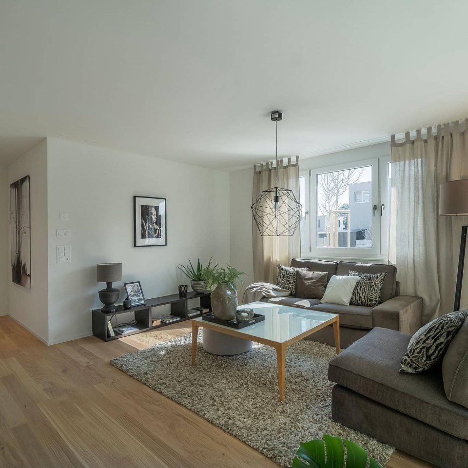 Wohnzimmer, Arbeit der Manu's Malergeschäft AG