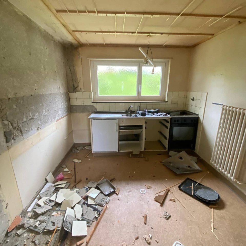 Küche wird renoviert, Arbeit der Manu's Malergeschäft AG