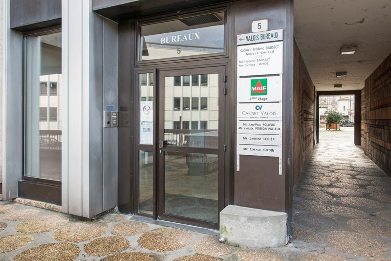 Porte des bureaux du Cabinet Valois
