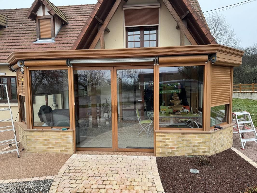 Véranda avec une ossature en bois