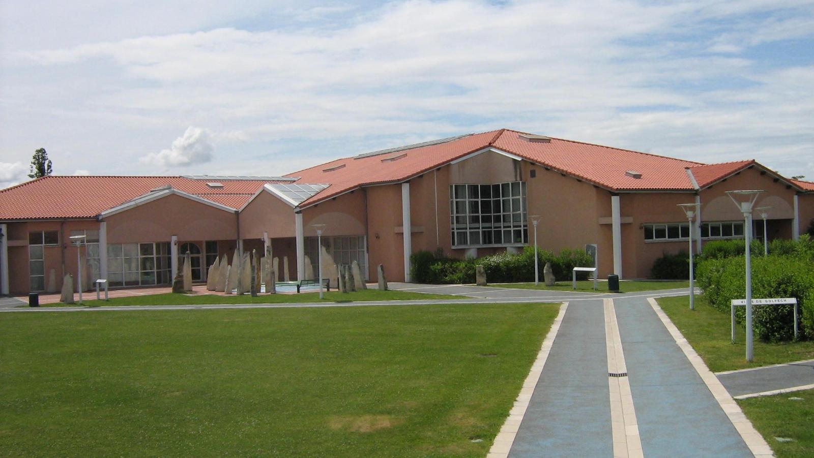 Couverture en tuiles à la crèche de Golfech dans le Tarn-et-Garonne (82)