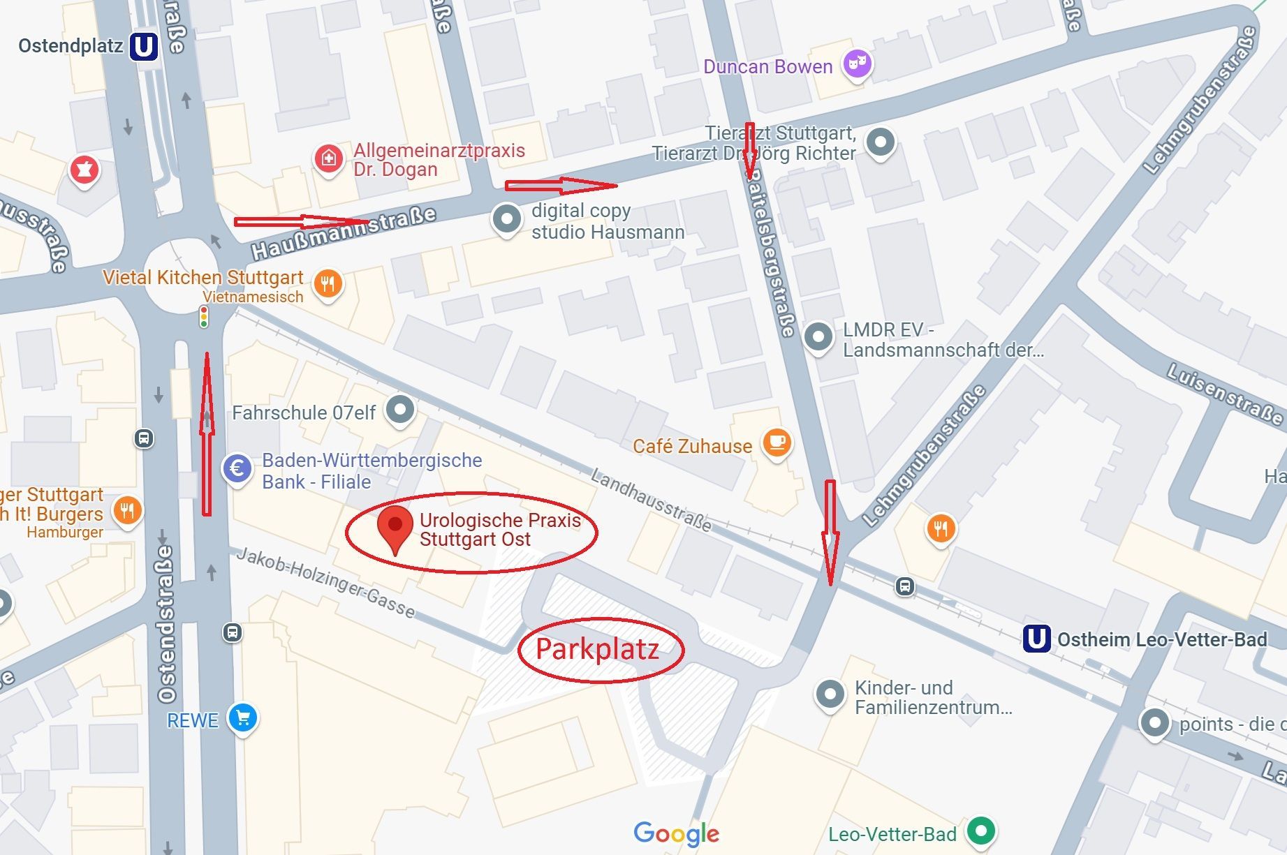 Eine Karte einer Stadt mit einem roten Kreis mit der Aufschrift „Parkplatz“.