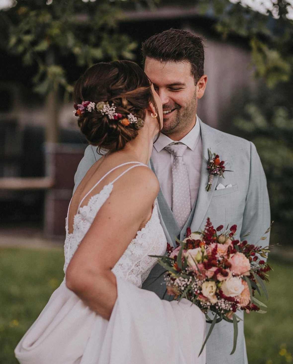 Brautpaar: Braut mit Hochsteckfrisur