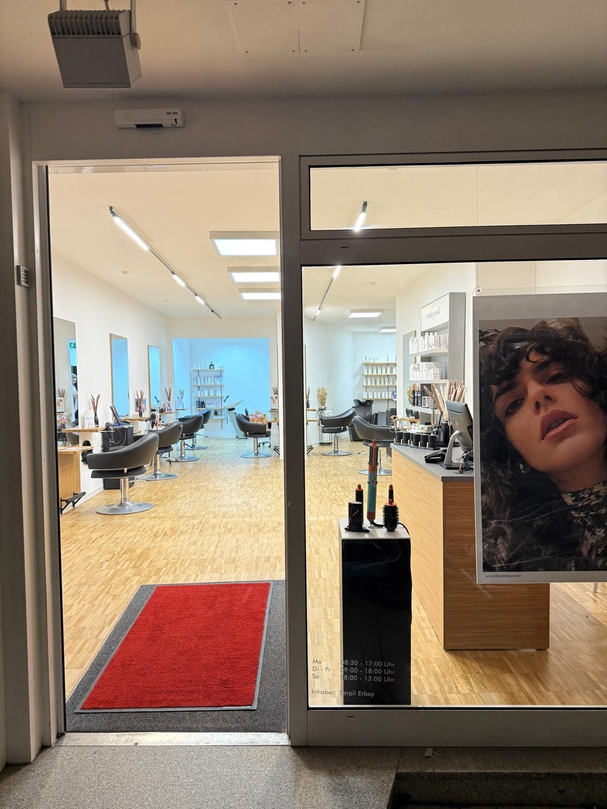 Eingangsbereich Laden