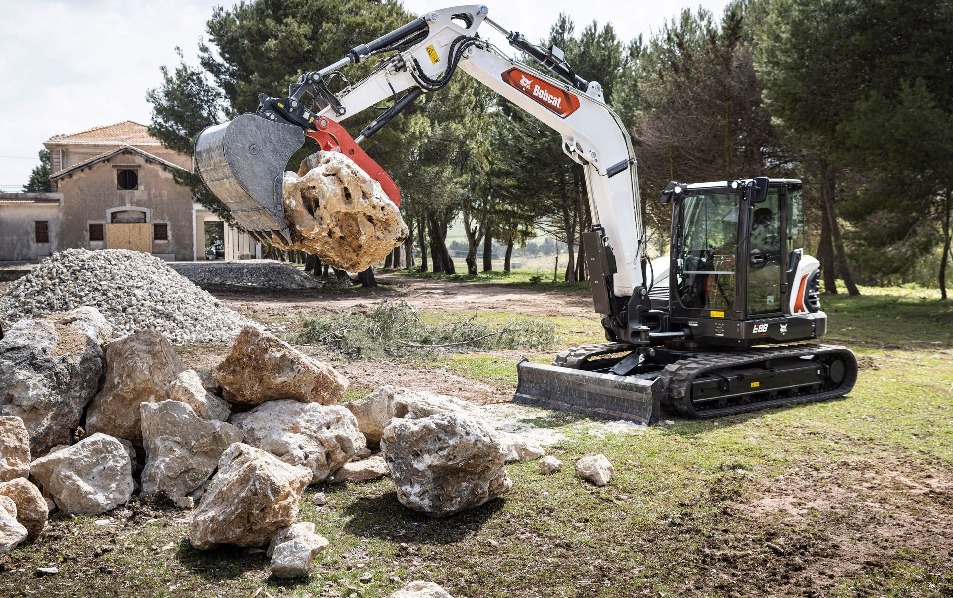 Tractopelle en plein ouvrage