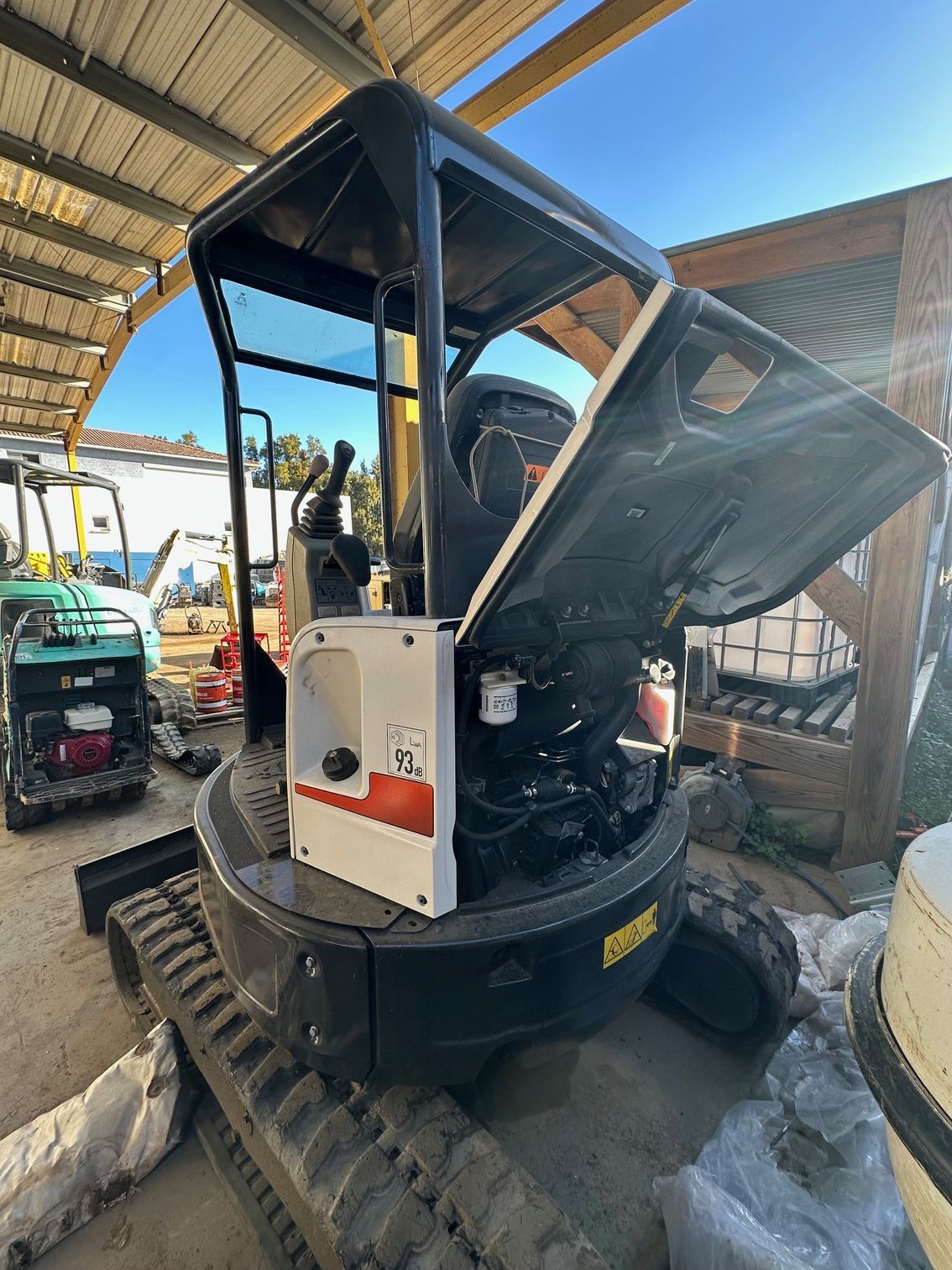 L'arrière d'une Mini-pelle E26 Bobcat