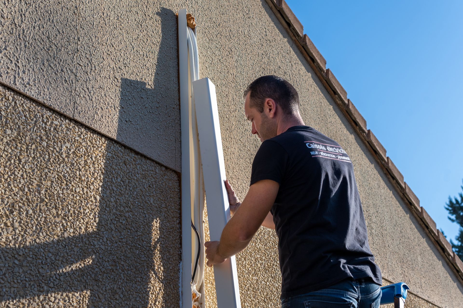 Passage de câbles sur un bâtiment neuf