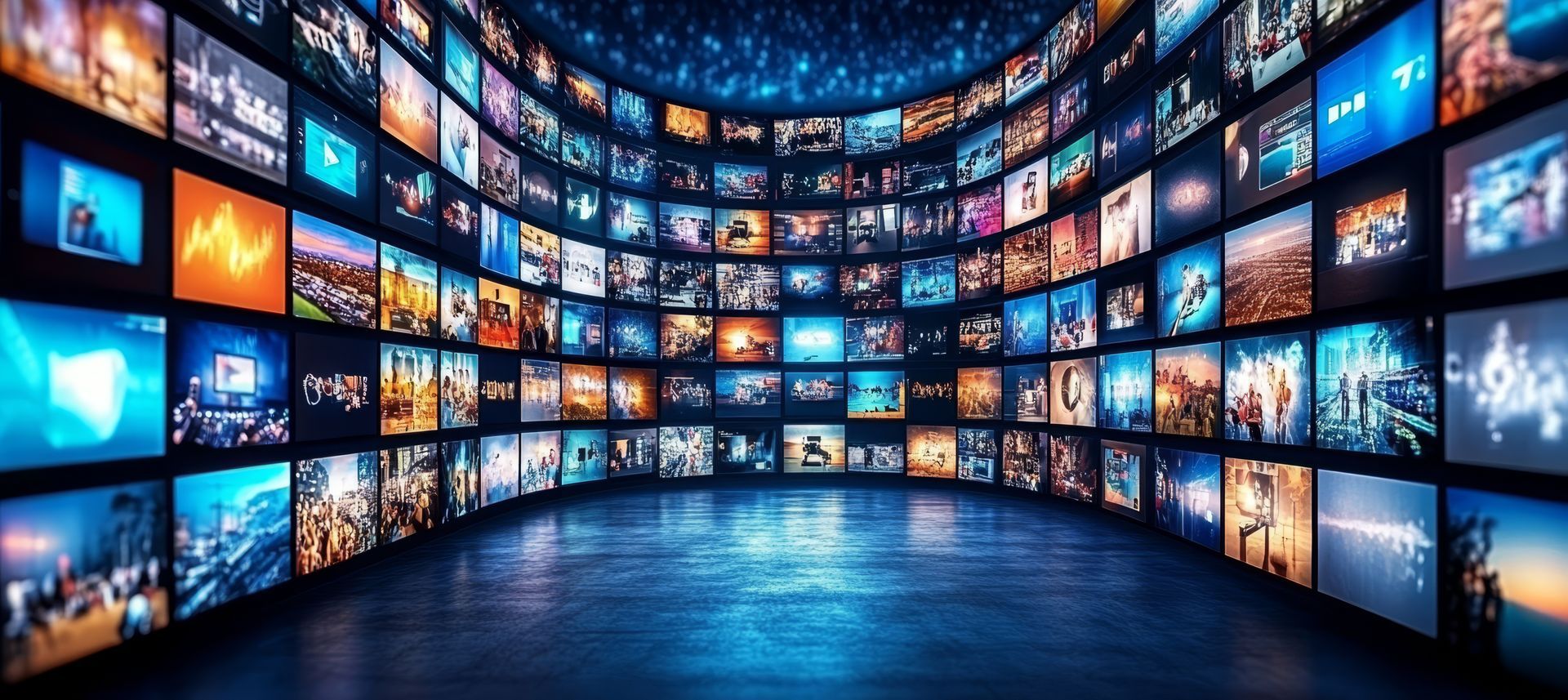 Une multitude d'écrans de télévision au mur