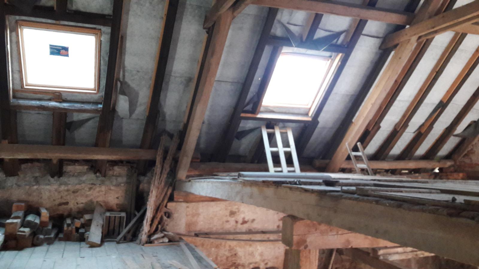 Pose de fenêtres de toit