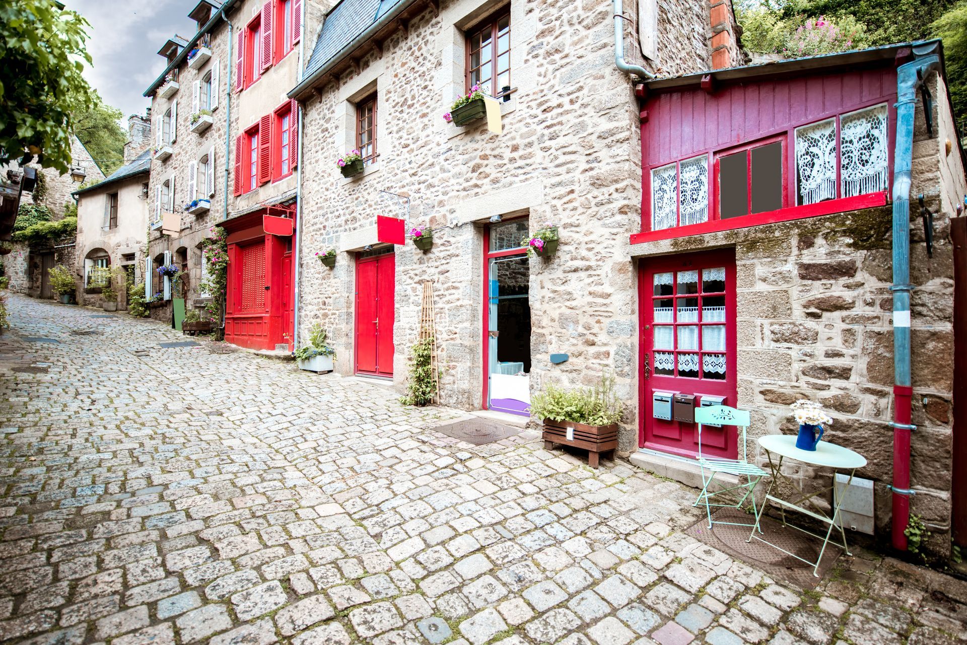 Rue et maisons en pierre