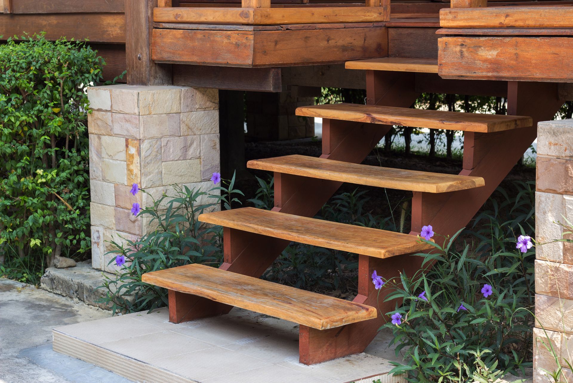 Escaliers extérieurs en bois