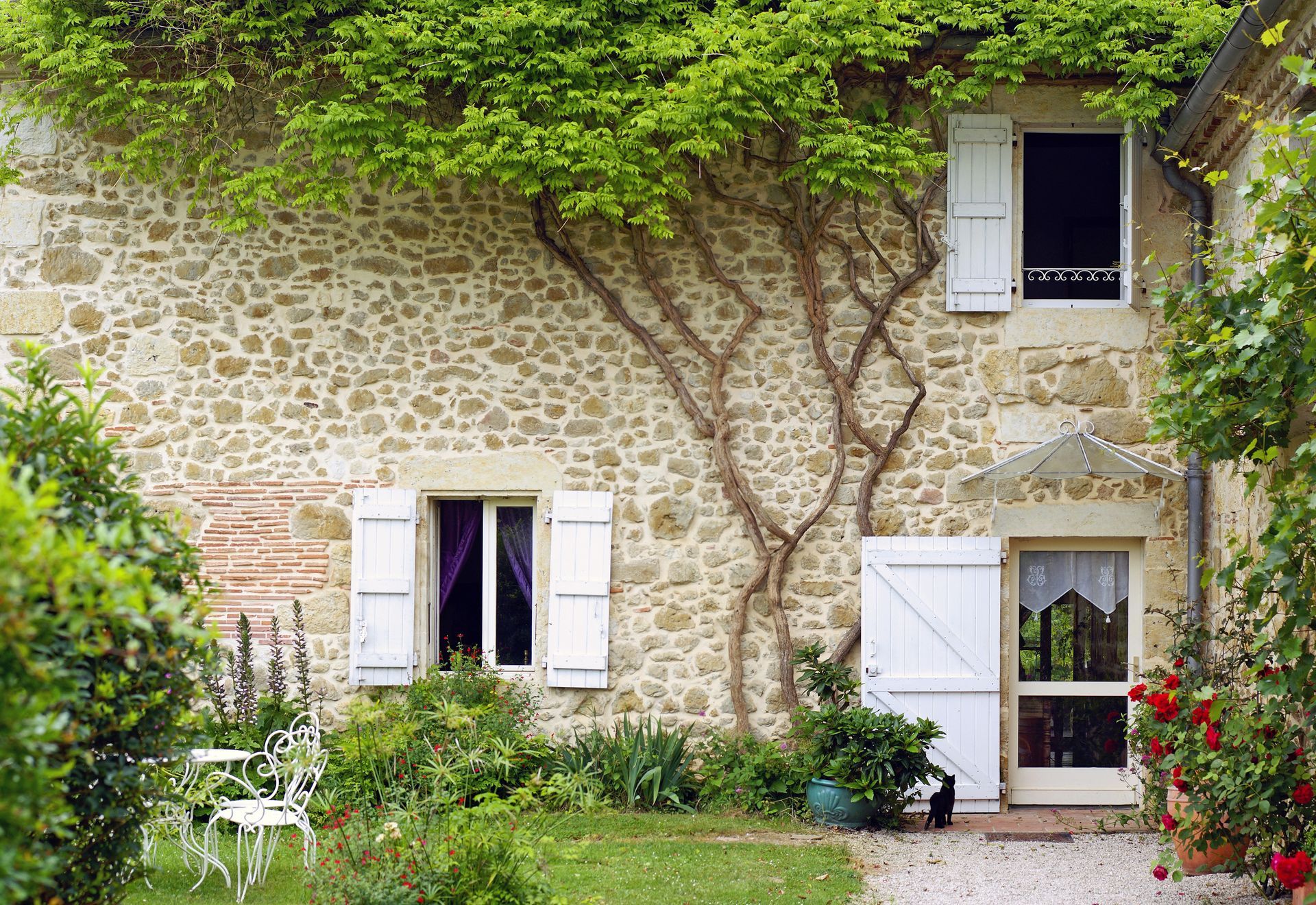 Façade en pierres claires