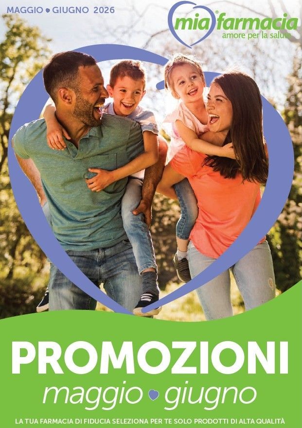 Famiglia che corre all'aperto in una cornice verde a forma di cuore; pubblicità della farmacia “PROMOZIONI maggio • giugno”.