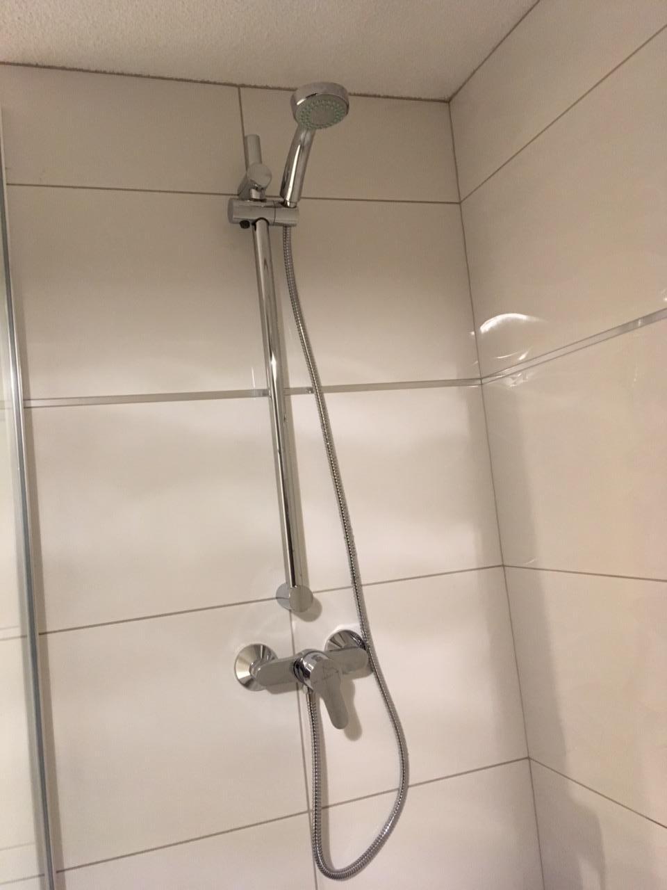 pose d'un combiné douche