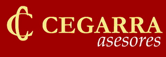 Logotipo de Cegarra Asesores en letras doradas sobre fondo rojo