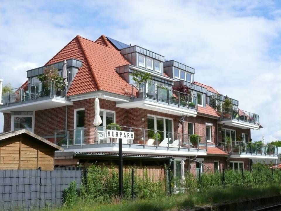 Großes Haus mit Schrägdach