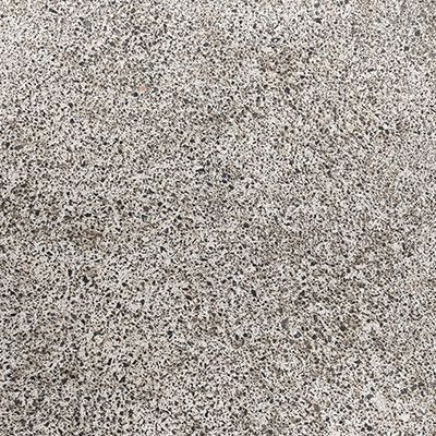 Surface en pierre ou en béton gris moucheté remplissant le cadre