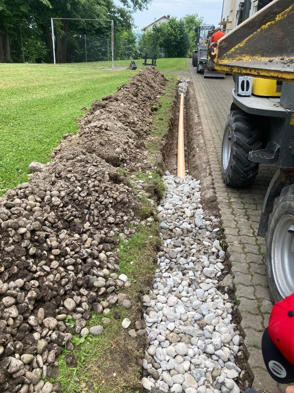 Verlegung von Rohren durch Vontobel Forst und Gartenbau