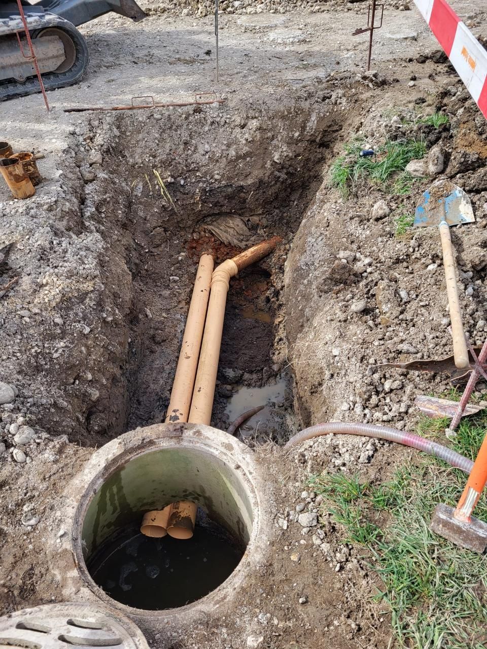 Arbeiten an Kanalisation durch Vontobel Forst und Gartenbau