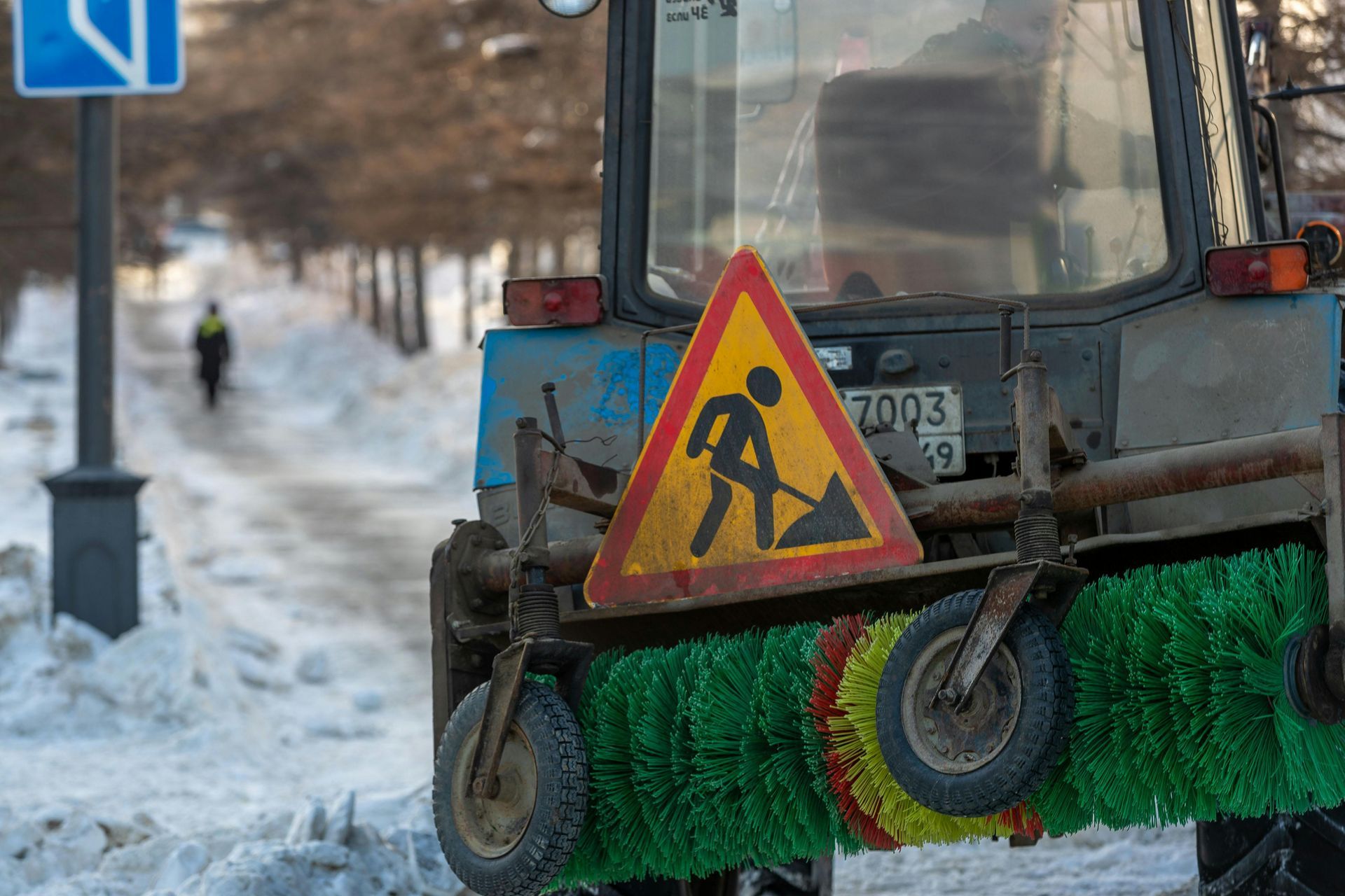 Graue Autositze mit Sicherheitsgurten, Nahaufnahme.