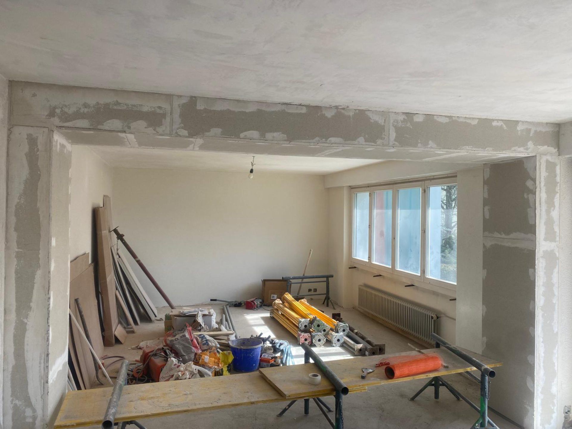 Bauarbeiten in einem Neubau