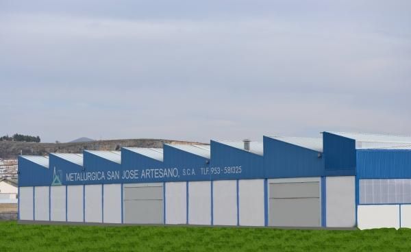 Un edificio azul y blanco con la palabra artesano en él.