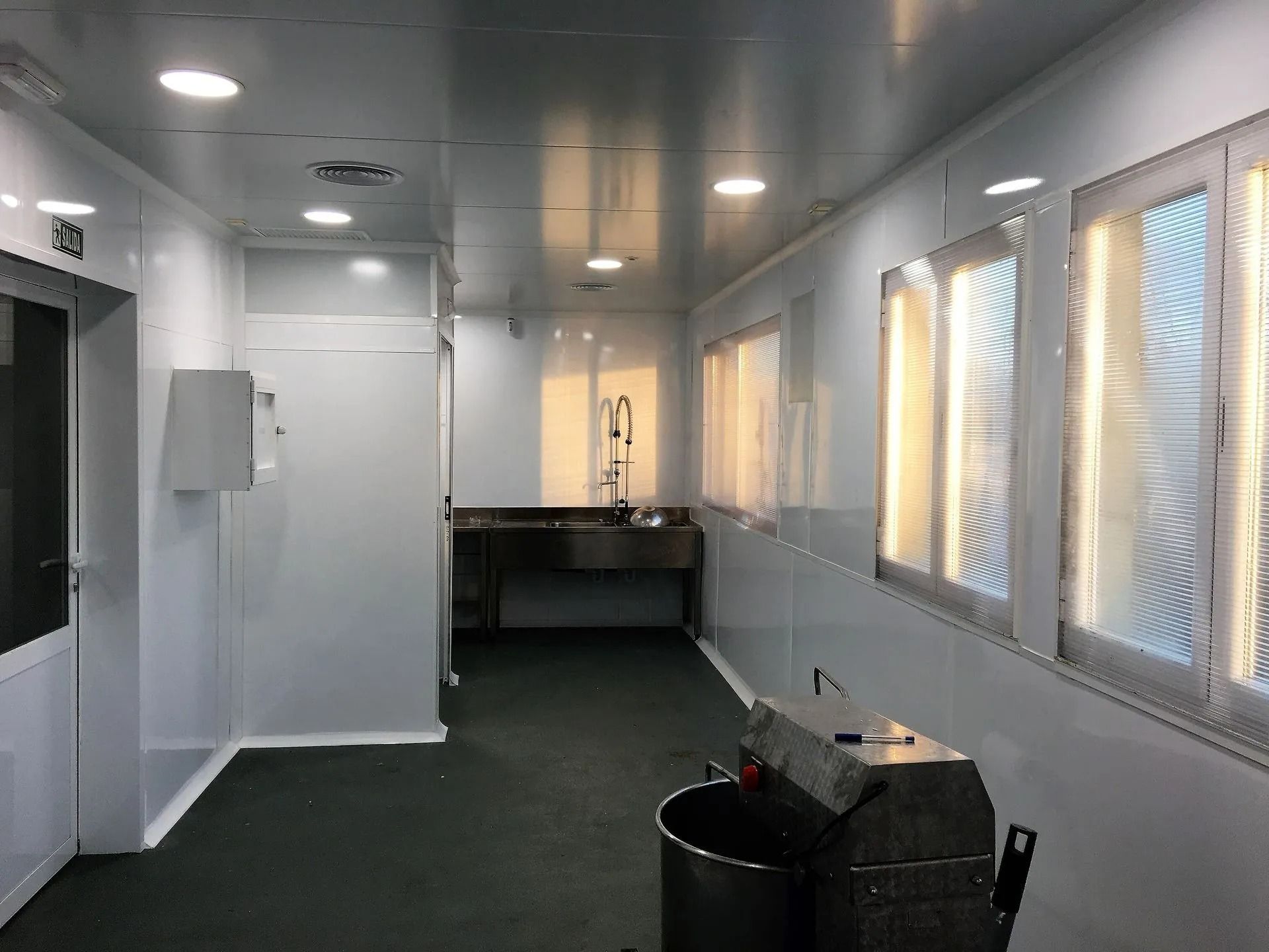 sala blanca ejemplo