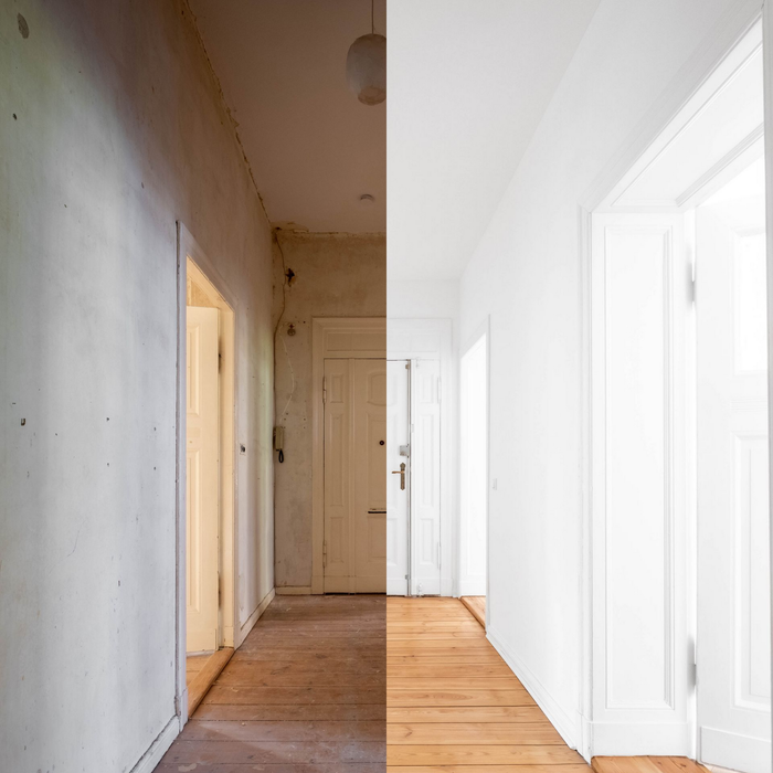 Couloir avant et après rénovation : côté gauche sale et vétuste, côté droit propre et blanc, sol en bois.