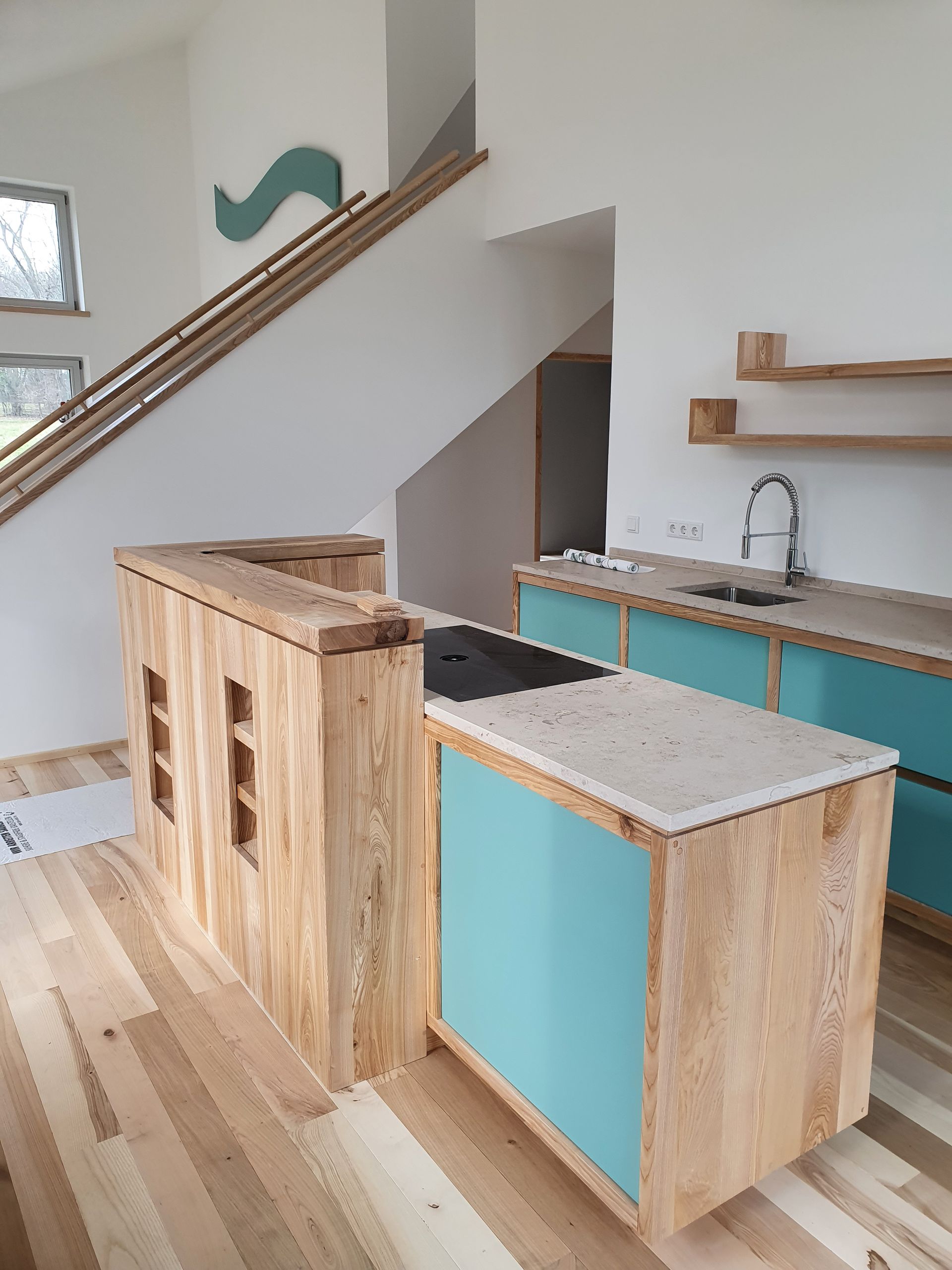 Freistehende Küchenanrichte aus Holz