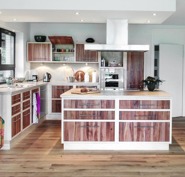 Beispiel Küche Holzarbeit