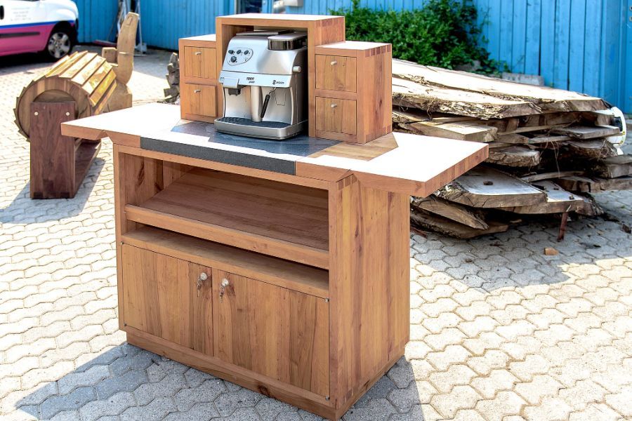 Beispiel Kaffeebar Holzarbeit