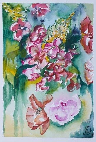 Una pintura de acuarela de flores rosas y amarillas sobre un fondo verde.