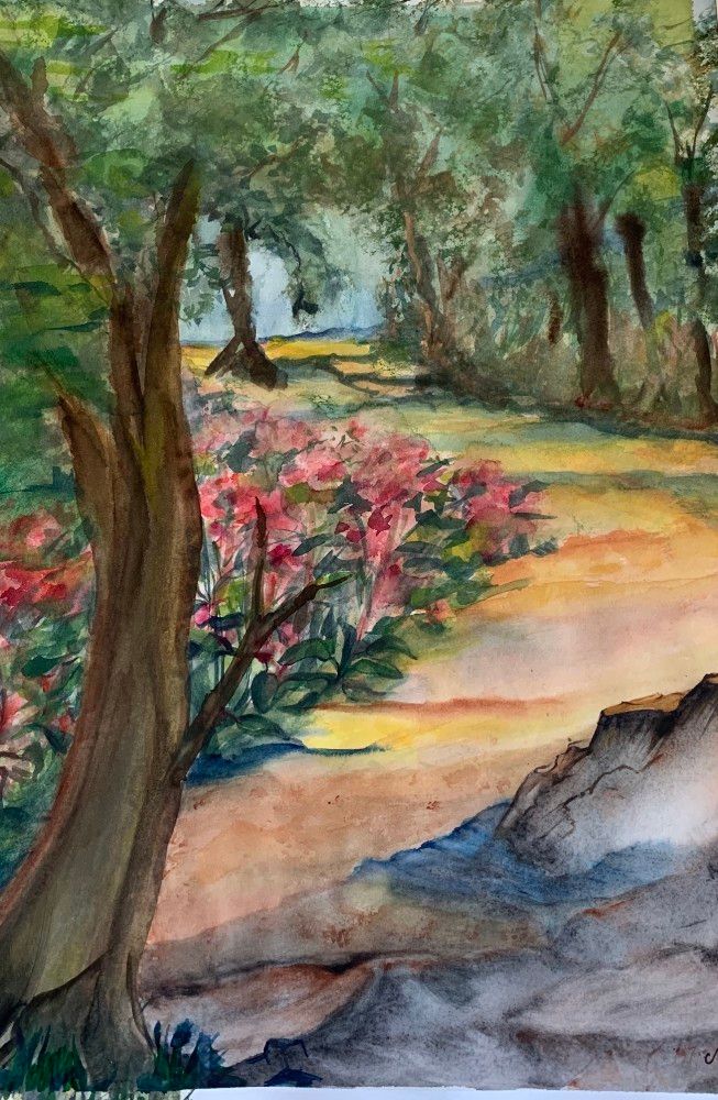 Una pintura de acuarela de un bosque con árboles y flores.