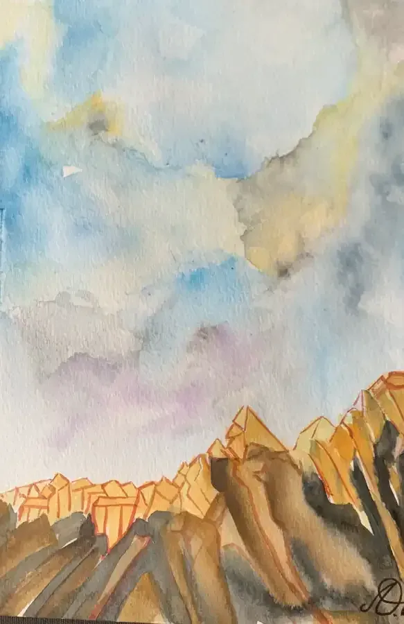 Una pintura de acuarela de una cadena montañosa con un cielo nublado al fondo.