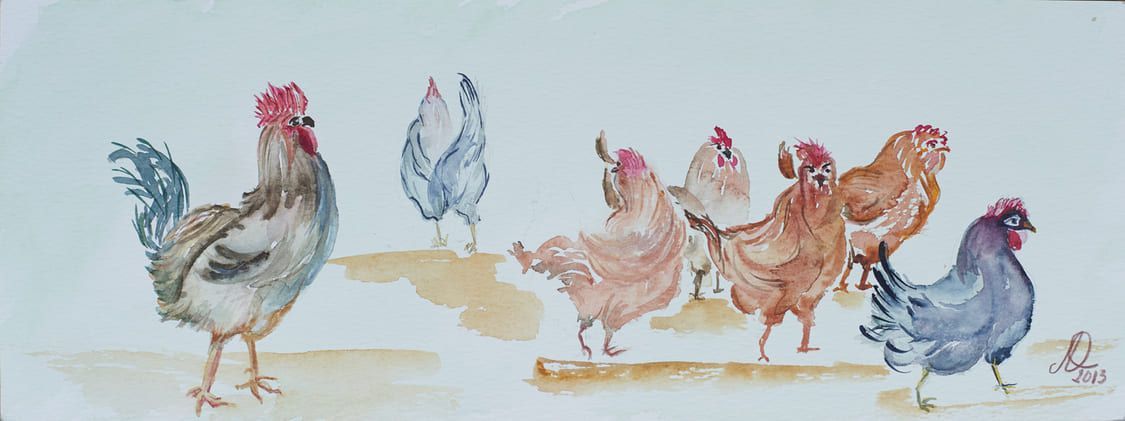 Una pintura de un gallo y gallinas de pie uno al lado del otro sobre un fondo blanco.
