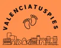 Logotipo de Valenciatupies en negro sobre naranja, con huellas de pies sobre un perfil urbano estilizado.