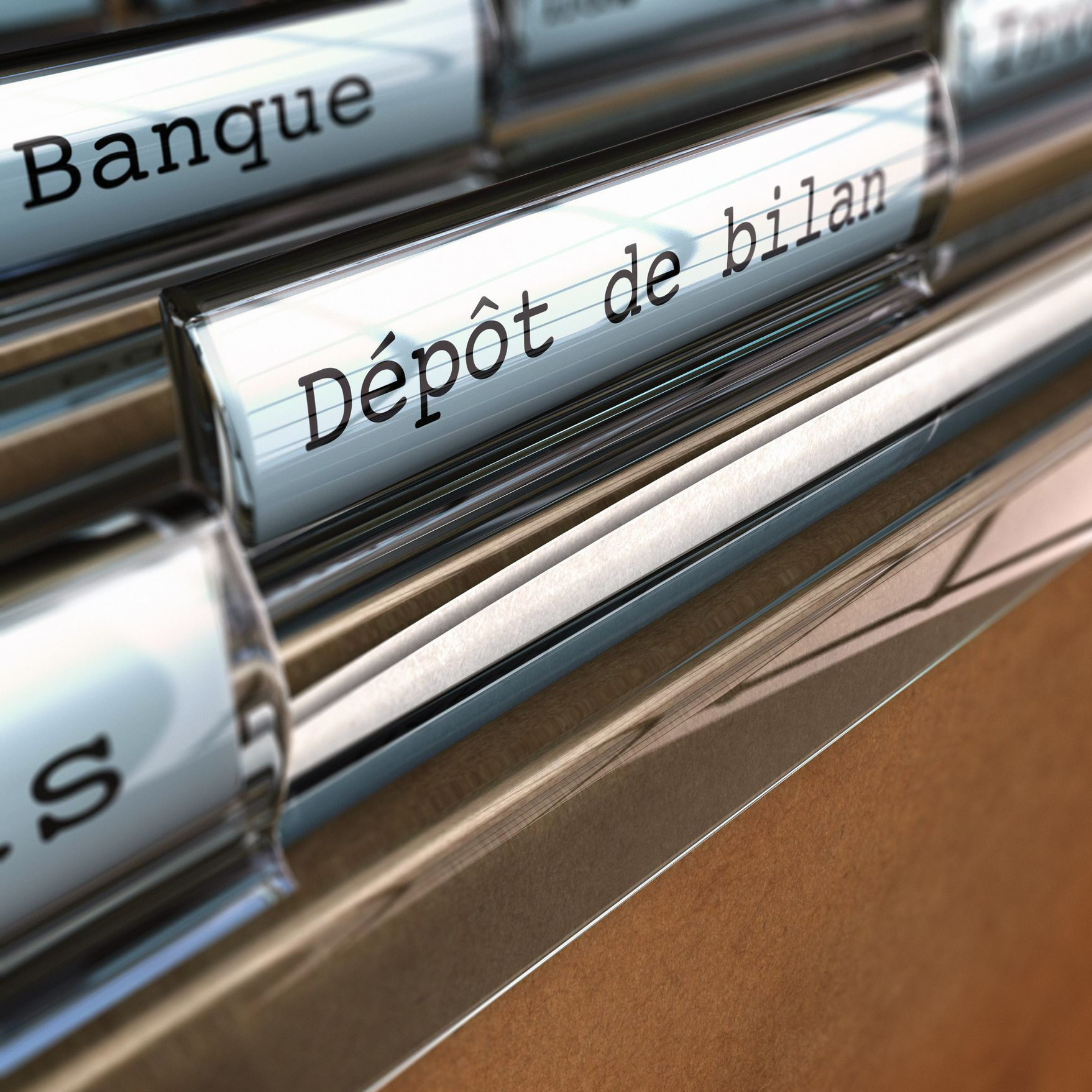 Un dossier où il est inscrit « dépôt de bilan »