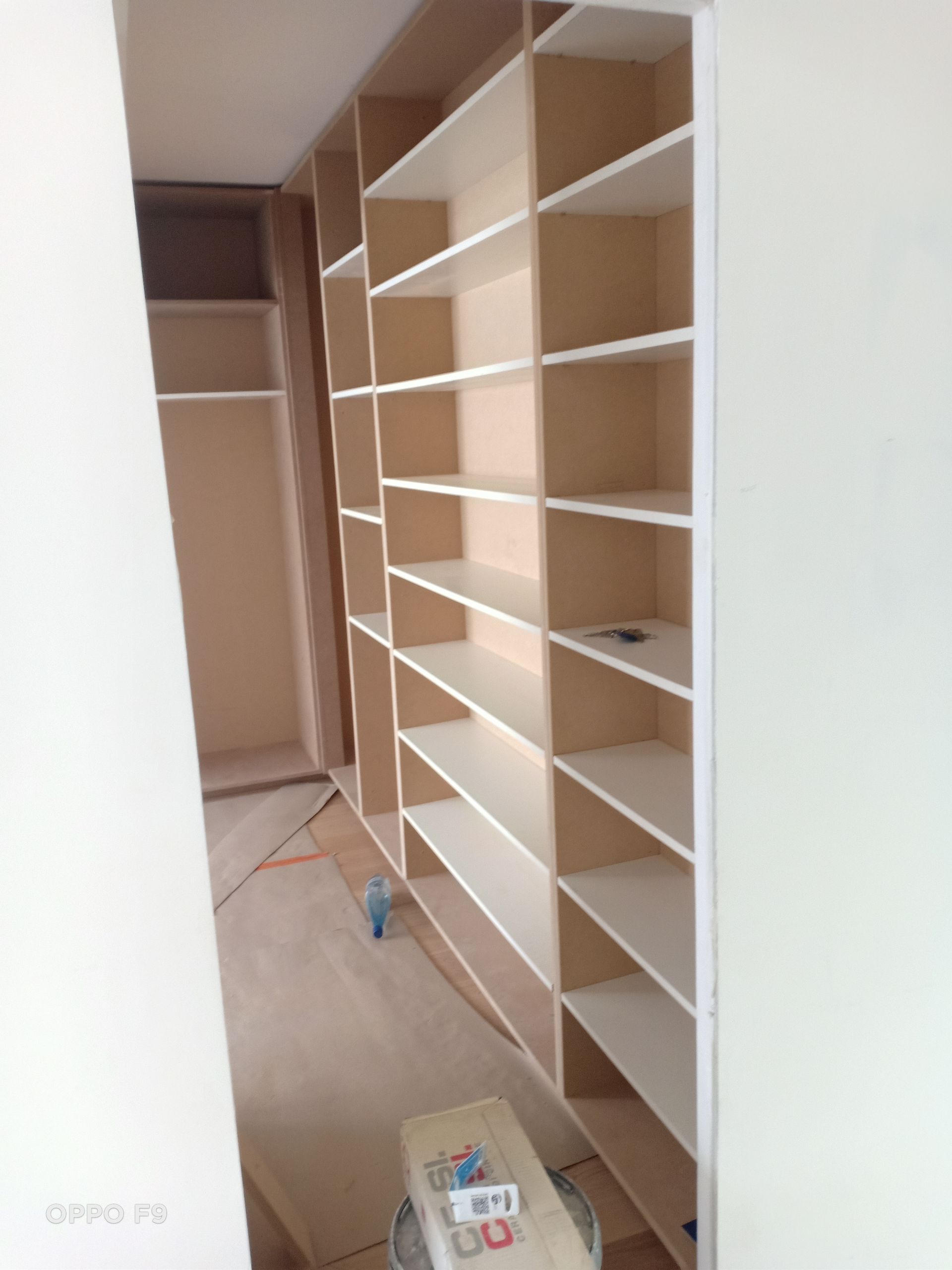 Étagères dans un dressing