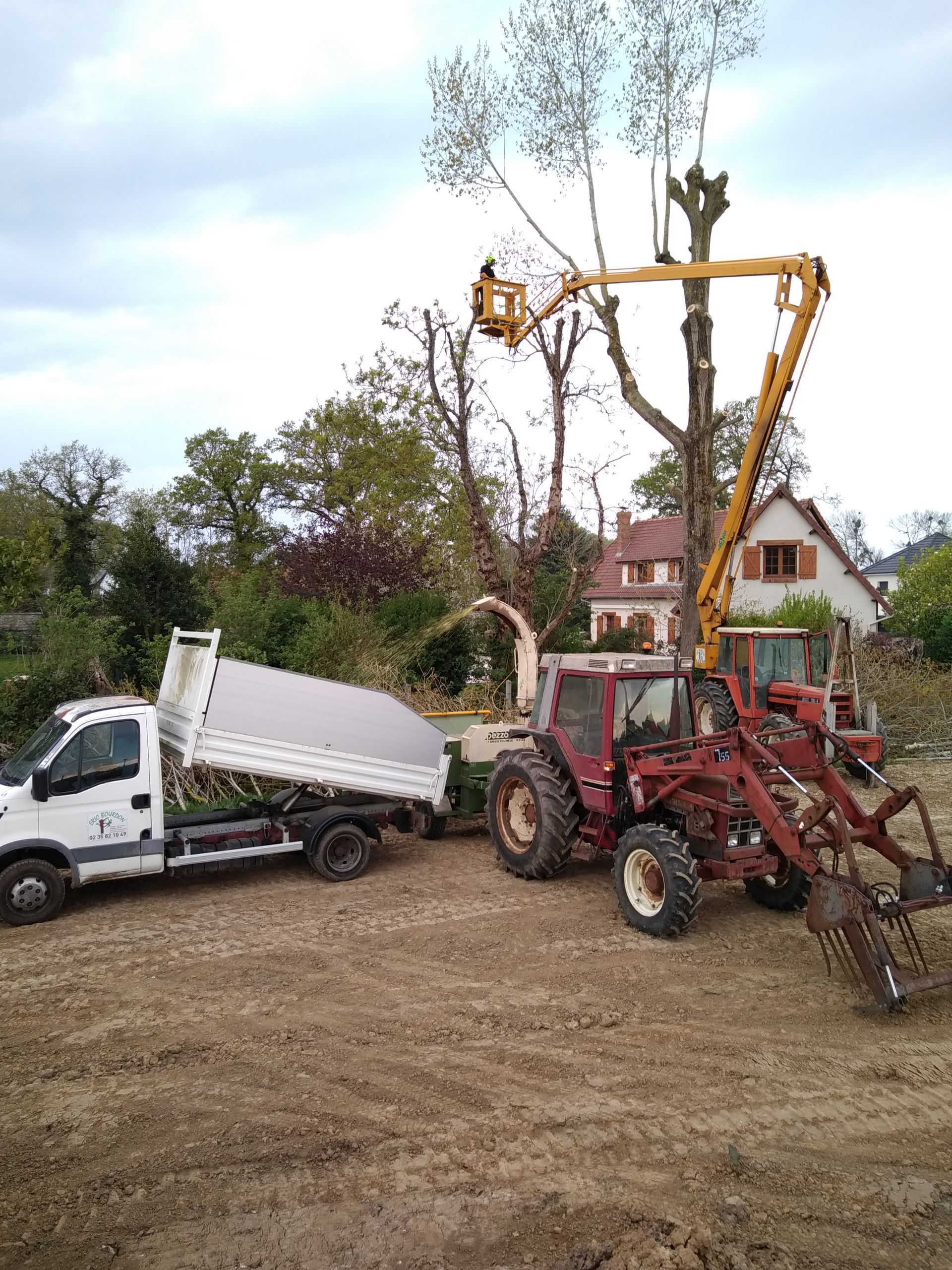 Photo de véhicules utilisés pour les travaux paysagers