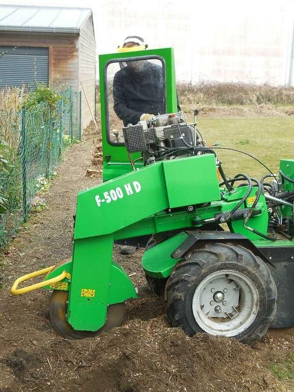 Rogneuse de souches - Descente à 20m de profondeur