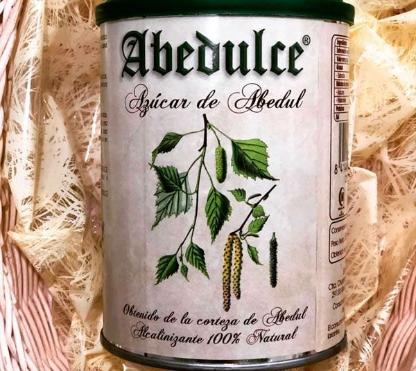 Una lata de abedulce reposa sobre una mesa