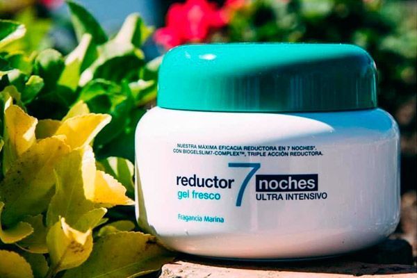 A white jar of reductor 7 noches gel fresca