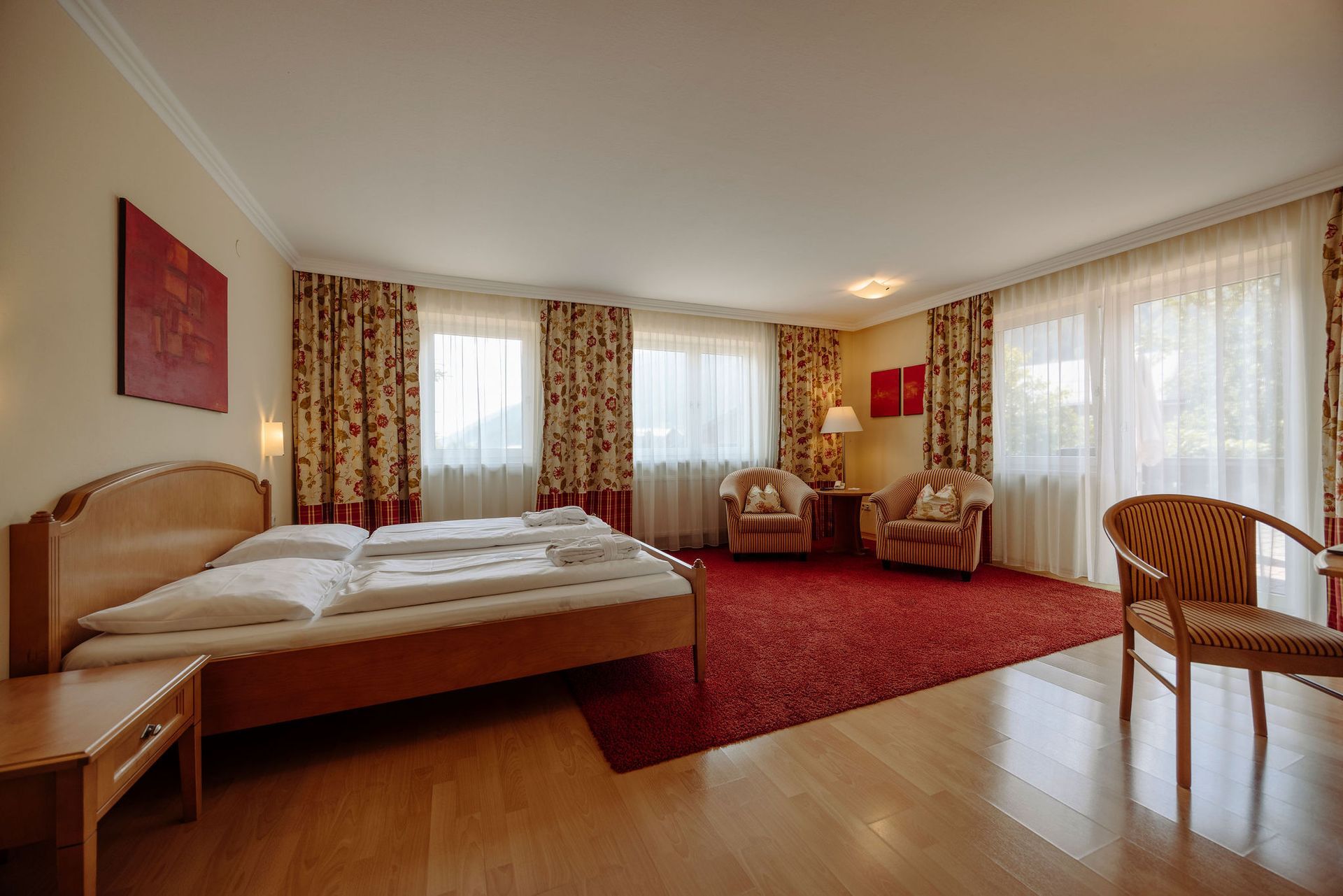 Schlafzimmer mit Sitzecke