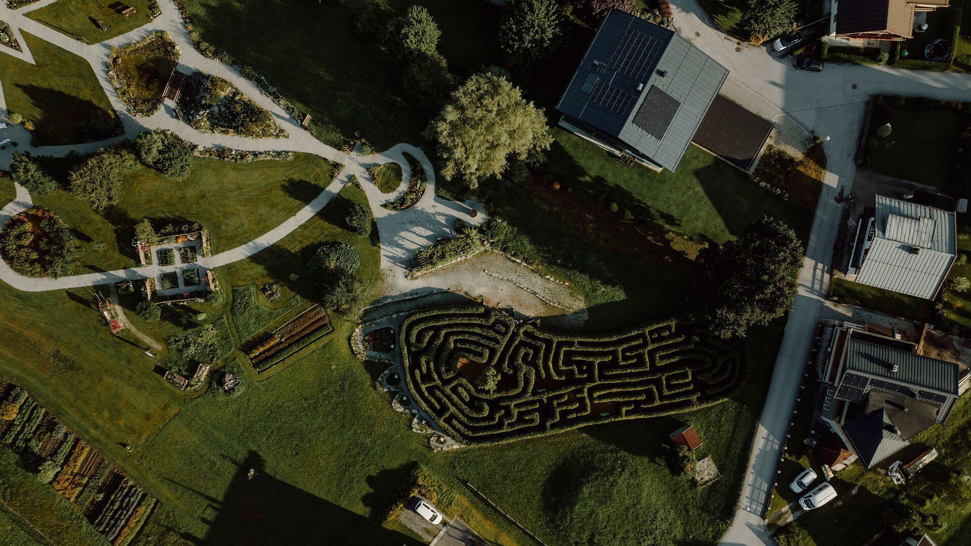 Eine Luftaufnahme eines großen Labyrinths