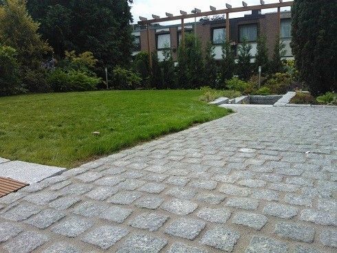 GARTENZEIT GmbH Gartenbauprojekt Hausgarten Pflasterarbeiten