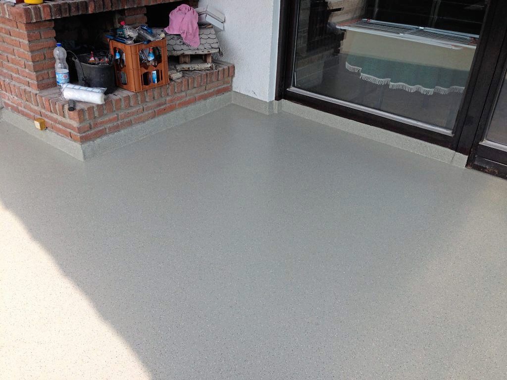 Ausbesserungen am Boden in Türnähe