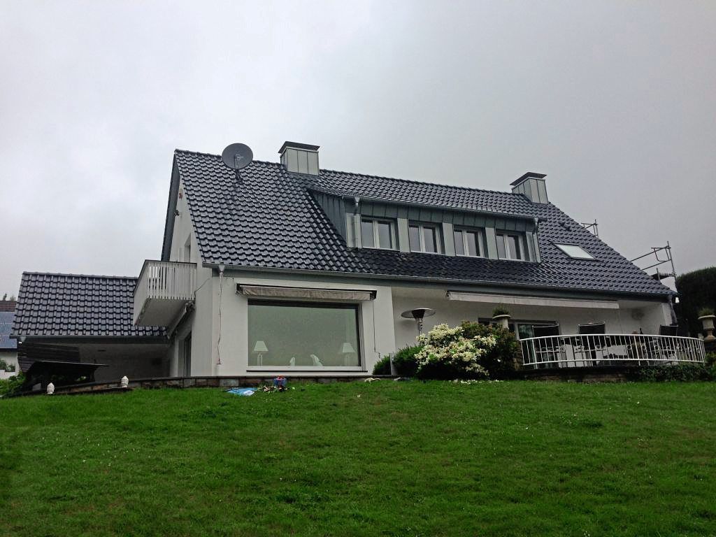 Steildach Mehrfamilienhaus gesamt