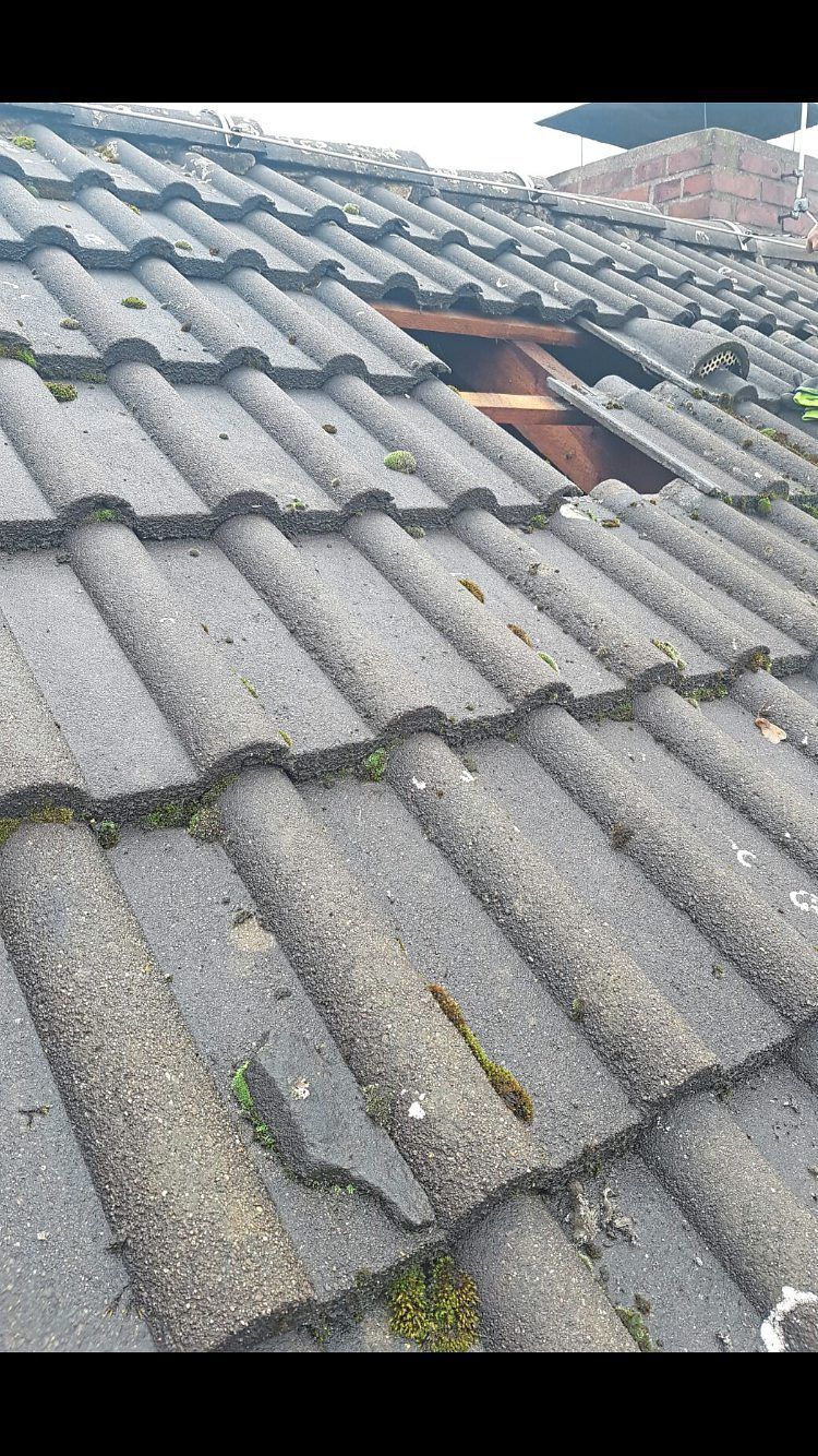 Reparaturarbeiten Dachziegel