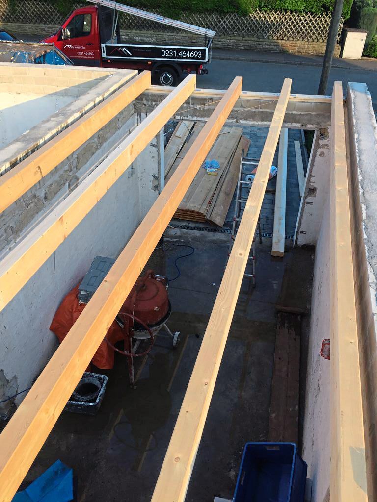 Zimmererarbeiten an einer Garage