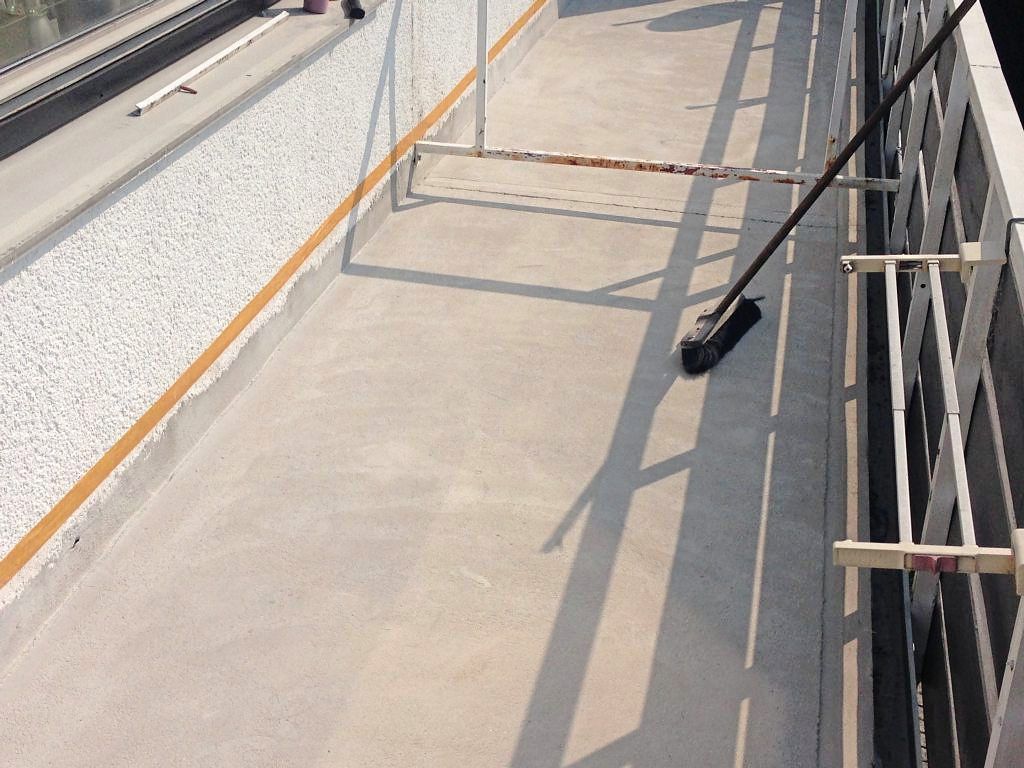 Balkon glatter Boden